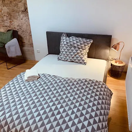 Felix Living 1, Zentrale 2-Personen-Wohnung, Ideal Fuer Business & Paare, Parkplatz Lägenhet *